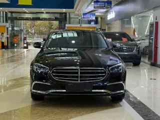 Mercedes-Benz E-Class 2023 E 300 L Estilo de moda Coche exterior foto 2 Mercedes-Benz E-Class 2023 E 300 L Estilo de moda Coche exterior foto 2