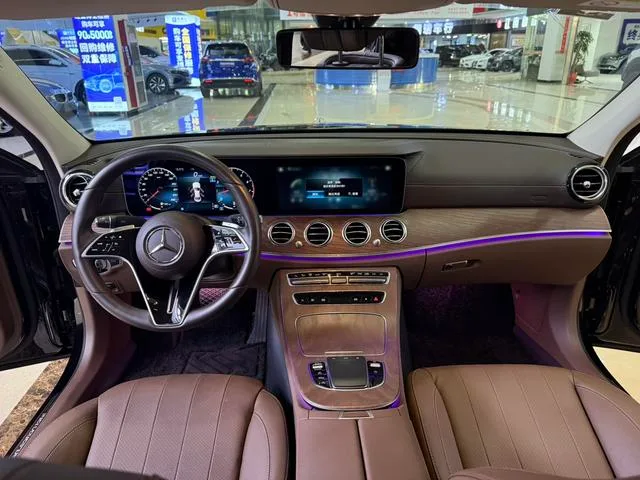 Mercedes-Benz E-Class 2023 E 300 L Estilo de moda Coche interior foto 8 Mercedes-Benz E-Class 2023 E 300 L Estilo de moda Coche interior foto 8