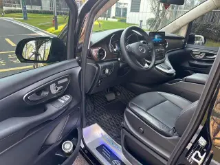 Mercedes-Benz V-Class 2021 V 260 Pilot Edition exterior photo 5