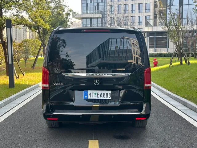 Mercedes-Benz V-Class 2021 V 260 Pilot Edition interior photo 8