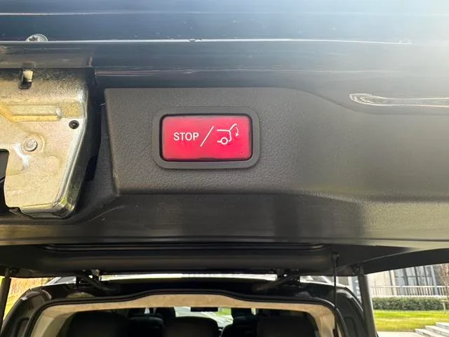 Mercedes-Benz V-Class 2021 V 260 Pilot Edition interior photo 12