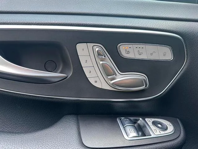 Mercedes-Benz V-Class 2021 V 260 Pilot Edition interior photo 13