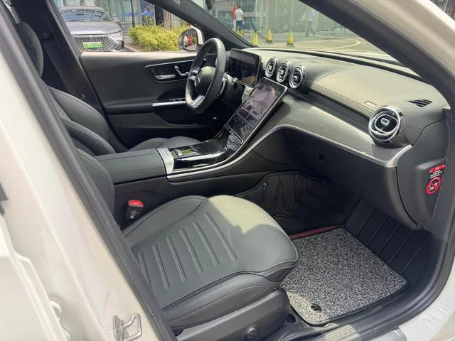 Mercedes-Benz C-Class 2024 C 260 L Sports version interior photo 9 Mercedes-Benz C-Class 2024 C 260 L Sports version interior photo 9