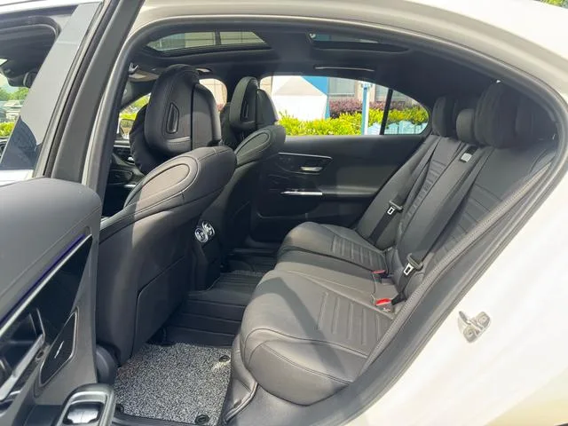 Mercedes-Benz C-Class 2024 C 260 L Sports version interior photo 11 Mercedes-Benz C-Class 2024 C 260 L Sports version interior photo 11