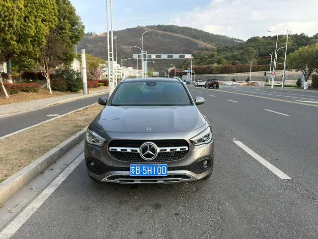 Mercedes-Benz GLA 2023 GLA 200 exterior photo 2 Mercedes-Benz GLA 2023 GLA 200 exterior photo 2