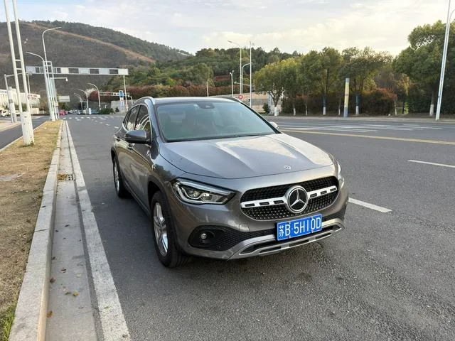 Mercedes-Benz GLA 2023 GLA 200 exterior photo 3 Mercedes-Benz GLA 2023 GLA 200 exterior photo 3