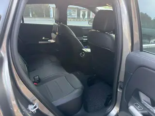 Mercedes-Benz GLA 2023 GLA 200 interior photo 11 Mercedes-Benz GLA 2023 GLA 200 interior photo 11