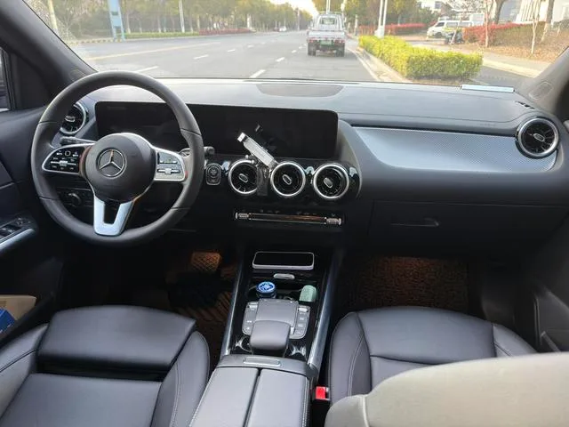 Mercedes-Benz GLA 2023 GLA 200 interior photo 12 Mercedes-Benz GLA 2023 GLA 200 interior photo 12