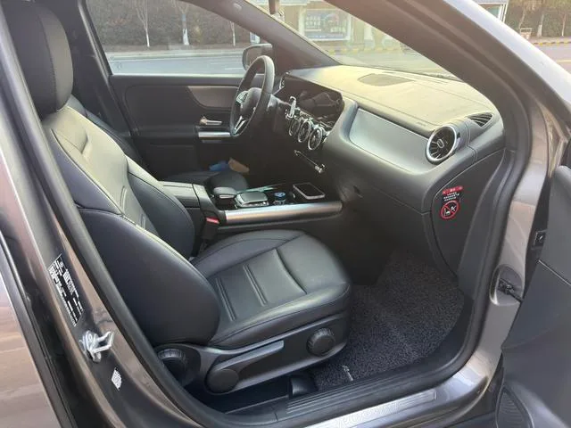 Mercedes-Benz GLA 2023 GLA 200 interior photo 13 Mercedes-Benz GLA 2023 GLA 200 interior photo 13