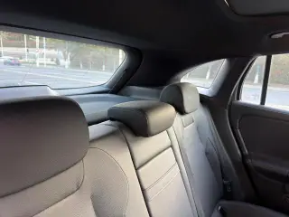 Mercedes-Benz GLA 2023 GLA 200 interior photo 14 Mercedes-Benz GLA 2023 GLA 200 interior photo 14