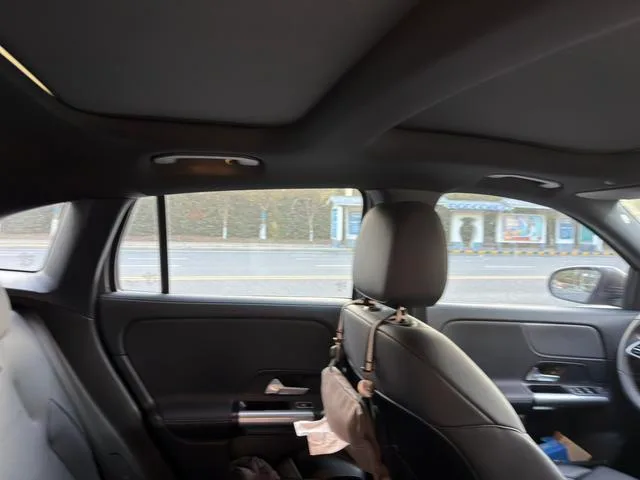 Mercedes-Benz GLA 2023 GLA 200 interior photo 15 Mercedes-Benz GLA 2023 GLA 200 interior photo 15