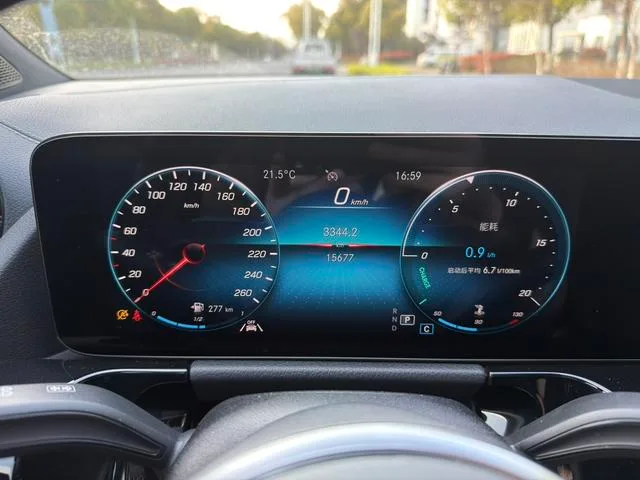 Mercedes-Benz GLA 2023 GLA 200 interior photo 20 Mercedes-Benz GLA 2023 GLA 200 interior photo 20