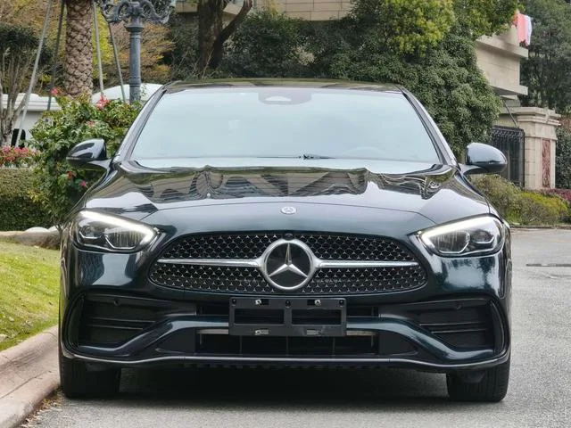 Mercedes-Benz C-Class 2024 C 260 L Versión deportiva exterior foto 2