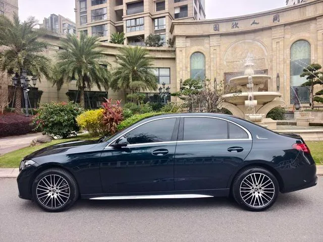 Mercedes-Benz C-Class 2024 C 260 L Versión deportiva exterior foto 4
