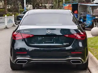 Mercedes-Benz C-Class 2024 C 260 L Versión deportiva exterior foto 6