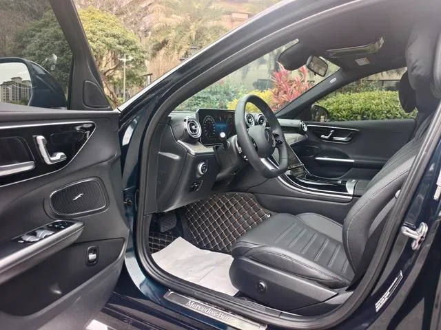 Mercedes-Benz C-Class 2024 C 260 L Versión deportiva exterior foto 8