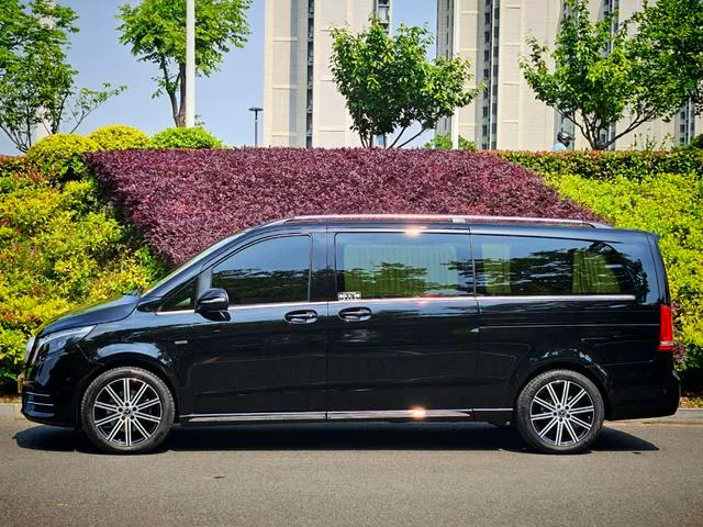 Mercedes-Benz V-Class 2022 V 260 L Versión premium de batalla larga exterior foto 3 Mercedes-Benz V-Class 2022 V 260 L Versión premium de batalla larga exterior foto 3