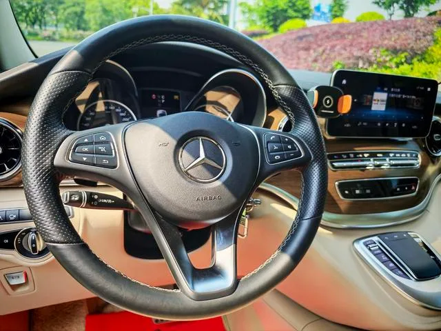 Mercedes-Benz V-Class 2022 V 260 L Versión premium de batalla larga exterior foto 4 Mercedes-Benz V-Class 2022 V 260 L Versión premium de batalla larga exterior foto 4