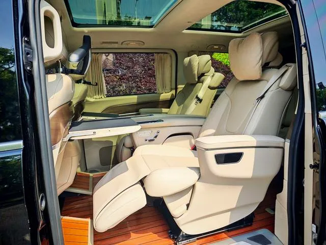 Mercedes-Benz V-Class 2022 V 260 L Versión premium de batalla larga exterior foto 7 Mercedes-Benz V-Class 2022 V 260 L Versión premium de batalla larga exterior foto 7