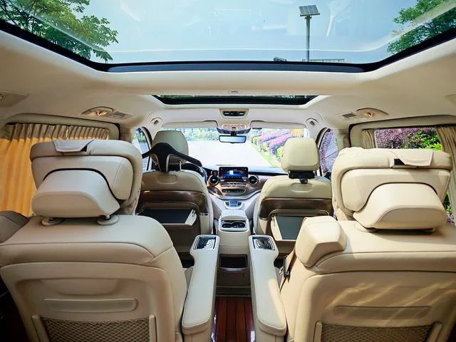 Mercedes-Benz V-Class 2022 V 260 L Versión premium de batalla larga exterior foto 9 Mercedes-Benz V-Class 2022 V 260 L Versión premium de batalla larga exterior foto 9