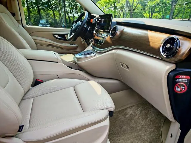 Mercedes-Benz V-Class 2022 V 260 L Versión premium de batalla larga exterior foto 10 Mercedes-Benz V-Class 2022 V 260 L Versión premium de batalla larga exterior foto 10