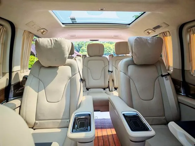 Mercedes-Benz V-Class 2022 V 260 L Versión premium de batalla larga interior foto 11 Mercedes-Benz V-Class 2022 V 260 L Versión premium de batalla larga interior foto 11