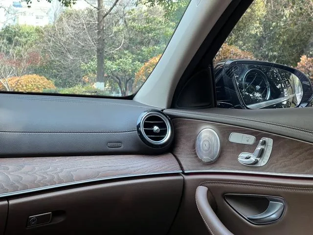Mercedes-Benz E-Class 2023 E 300 L Luxury type Passenger car interior photo 20