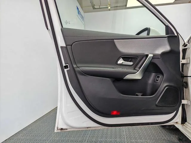 Mercedes-Benz A-Class 2025 A 180 L interior photo 13 Mercedes-Benz A-Class 2025 A 180 L interior photo 13
