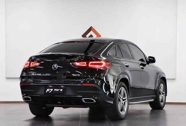 Mercedes-Benz GLE Coupe 2020 GLE 450 4MATIC Coupé SUV Estilo de moda interior foto 18 Mercedes-Benz GLE Coupe 2020 GLE 450 4MATIC Coupé SUV Estilo de moda interior foto 18