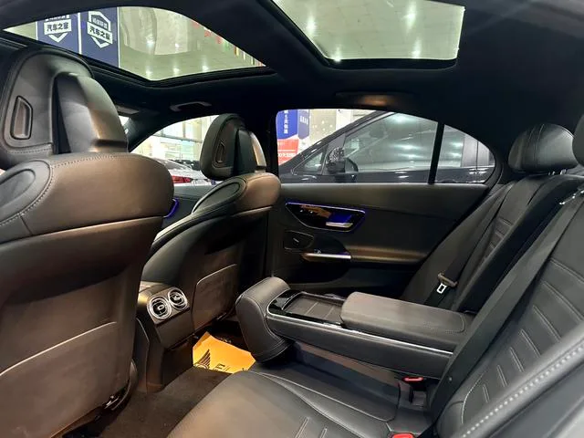 Mercedes-Benz C-Class 2023 Deuxième lifting C 260 L Version sportive intérieur photo 12
