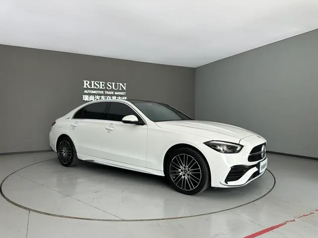 Mercedes-Benz C-Class 2022 C 260 L Versión deportiva exterior foto 3 Mercedes-Benz C-Class 2022 C 260 L Versión deportiva exterior foto 3
