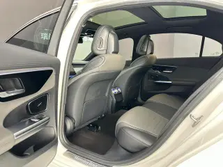 Mercedes-Benz C-Class 2022 C 260 L Versión deportiva interior foto 7 Mercedes-Benz C-Class 2022 C 260 L Versión deportiva interior foto 7