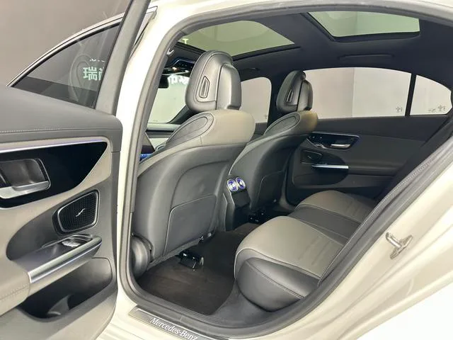 Mercedes-Benz C-Class 2022 C 260 L Versión deportiva interior foto 7 Mercedes-Benz C-Class 2022 C 260 L Versión deportiva interior foto 7