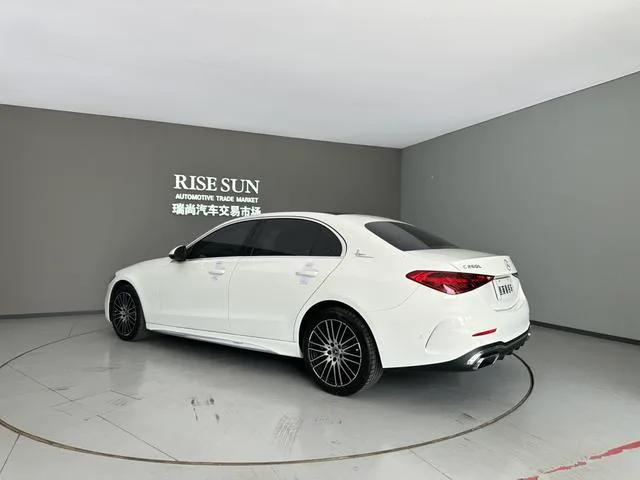Mercedes-Benz C-Class 2022 C 260 L Versión deportiva interior foto 8 Mercedes-Benz C-Class 2022 C 260 L Versión deportiva interior foto 8