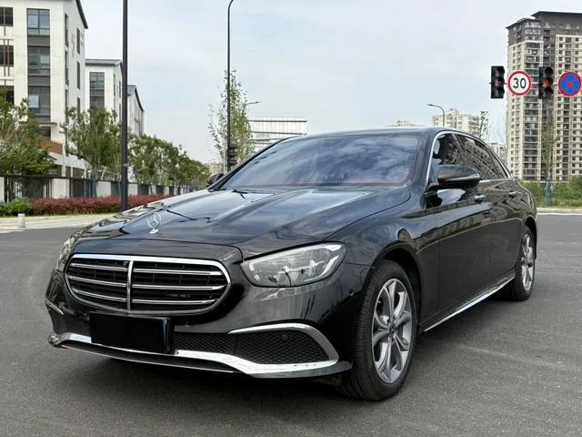Mercedes-Benz E-Class 2023 Reforma E 300 L De lujo Coche exterior foto 1 Mercedes-Benz E-Class 2023 Reforma E 300 L De lujo Coche exterior foto 1