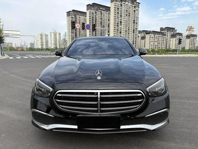 Mercedes-Benz E-Class 2023 Reforma E 300 L De lujo Coche exterior foto 2 Mercedes-Benz E-Class 2023 Reforma E 300 L De lujo Coche exterior foto 2