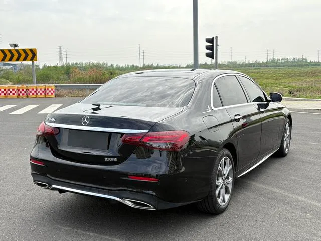 Mercedes-Benz E-Class 2023 Reforma E 300 L De lujo Coche exterior foto 3 Mercedes-Benz E-Class 2023 Reforma E 300 L De lujo Coche exterior foto 3