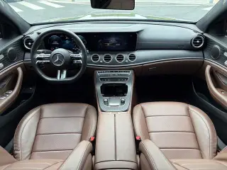 Mercedes-Benz E-Class 2023 Reforma E 300 L De lujo Coche interior foto 9 Mercedes-Benz E-Class 2023 Reforma E 300 L De lujo Coche interior foto 9