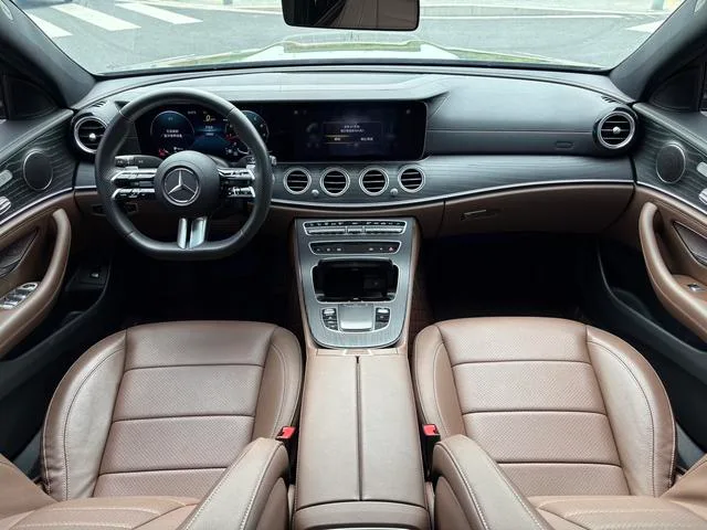 Mercedes-Benz E-Class 2023 Reforma E 300 L De lujo Coche interior foto 9 Mercedes-Benz E-Class 2023 Reforma E 300 L De lujo Coche interior foto 9