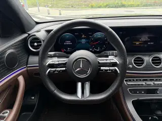 Mercedes-Benz E-Class 2023 Reforma E 300 L De lujo Coche interior foto 10 Mercedes-Benz E-Class 2023 Reforma E 300 L De lujo Coche interior foto 10