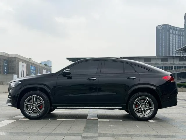 Mercedes-Benz GLE Coupe 2022 GLE 450 4MATIC coupe SUV Fashionable exterior photo 4