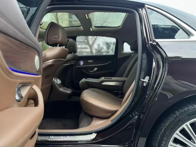 Mercedes-Benz E-Class 2022 Reforma E 300 L Estilo de moda Coche interior foto 6 Mercedes-Benz E-Class 2022 Reforma E 300 L Estilo de moda Coche interior foto 6