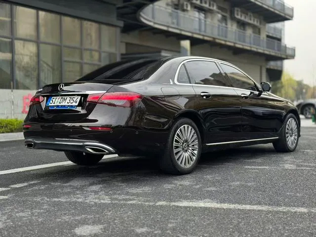 Mercedes-Benz E-Class 2022 Reforma E 300 L Estilo de moda Coche interior foto 8 Mercedes-Benz E-Class 2022 Reforma E 300 L Estilo de moda Coche interior foto 8