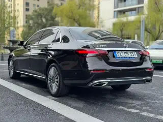 Mercedes-Benz E-Class 2022 Reforma E 300 L Estilo de moda Coche interior foto 9 Mercedes-Benz E-Class 2022 Reforma E 300 L Estilo de moda Coche interior foto 9