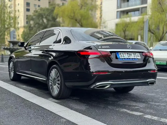 Mercedes-Benz E-Class 2022 Reforma E 300 L Estilo de moda Coche interior foto 9 Mercedes-Benz E-Class 2022 Reforma E 300 L Estilo de moda Coche interior foto 9