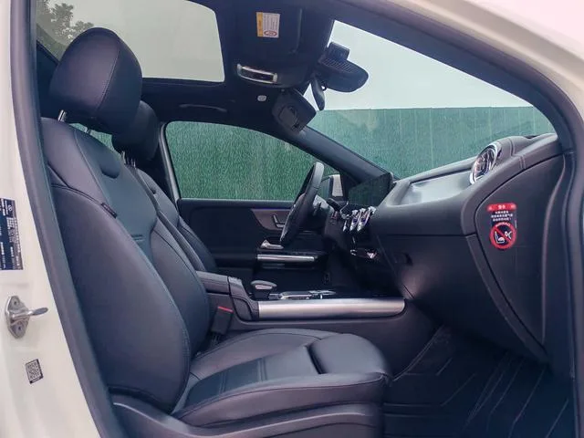 Mercedes-Benz GLA 2022 Restyling GLA 200 interior photo 13 Mercedes-Benz GLA 2022 Restyling GLA 200 interior photo 13