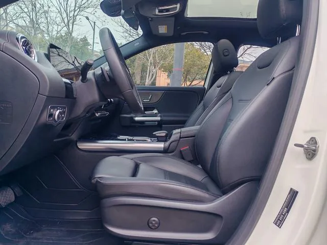 Mercedes-Benz GLA 2022 Restyling GLA 200 interior photo 16 Mercedes-Benz GLA 2022 Restyling GLA 200 interior photo 16
