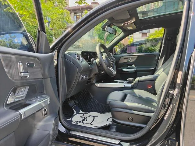 Mercedes-Benz GLB 2021 GLB 200 Style tendance extérieur photo 4 Mercedes-Benz GLB 2021 GLB 200 Style tendance extérieur photo 4