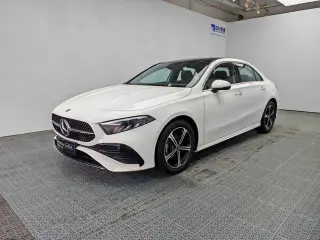 Mercedes-Benz A-Class 2023 A 200 L Voiture de sport version mode extérieur photo 1 Mercedes-Benz A-Class 2023 A 200 L Voiture de sport version mode extérieur photo 1