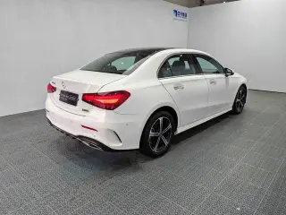 Mercedes-Benz A-Class 2023 A 200 L Voiture de sport version mode extérieur photo 4 Mercedes-Benz A-Class 2023 A 200 L Voiture de sport version mode extérieur photo 4